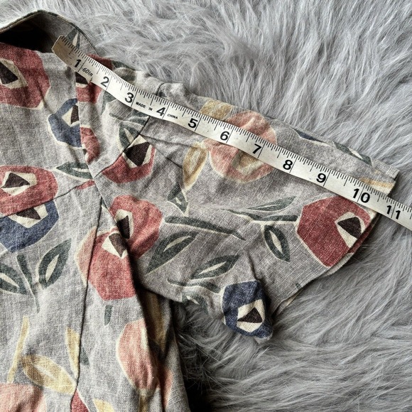 OLIVE DES OLIVE Blouse Top Sz S 1/2 Sleeve Collared Beige Floral Button Up Work - Picture 9 of 10